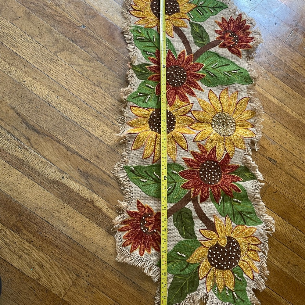 Floral Table Runner with Sunflower Design